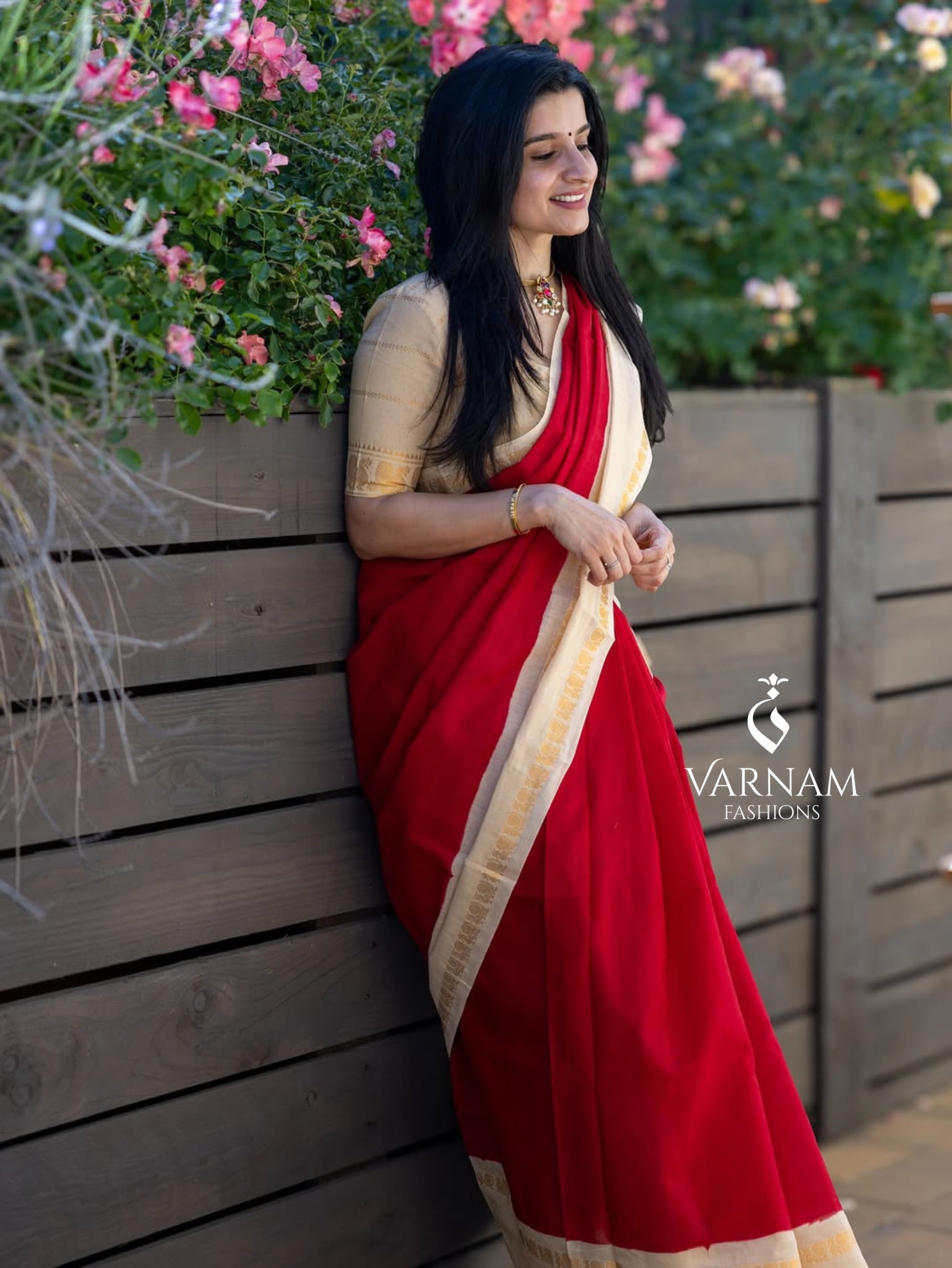 Red With Halfwhite Plain Sungudi Cotton Saree With Rettapetta Border
